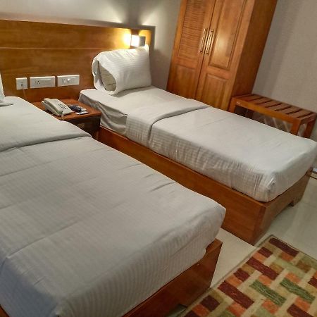 Devanganam Residency Hotel Guruvāyūr Exterior foto