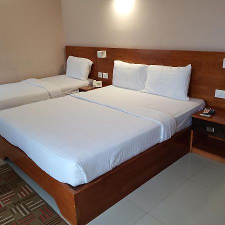 Devanganam Residency Hotel Guruvāyūr Exterior foto