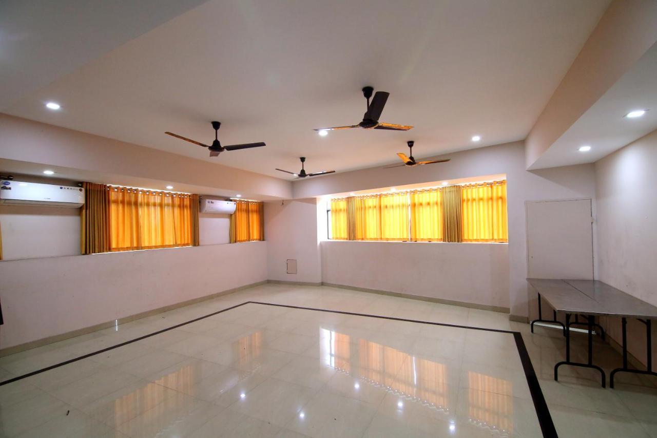 Devanganam Residency Hotel Guruvāyūr Exterior foto