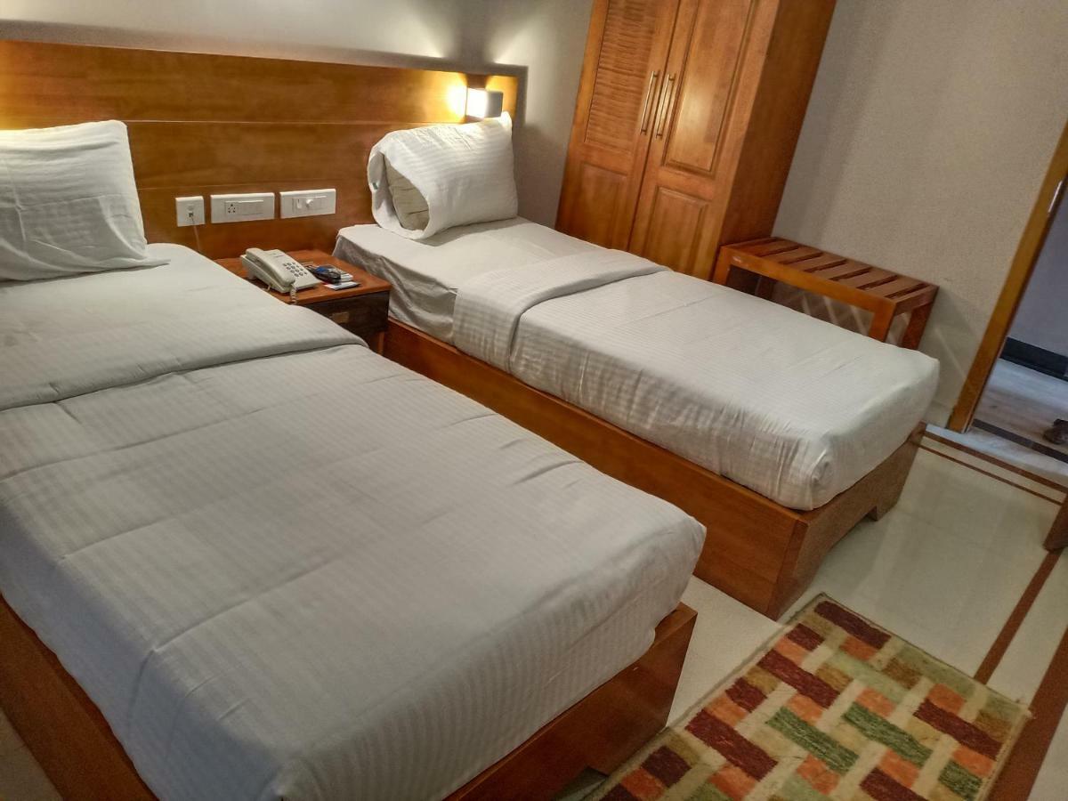 Devanganam Residency Hotel Guruvāyūr Exterior foto