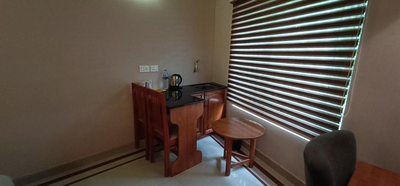Devanganam Residency Hotel Guruvāyūr Exterior foto