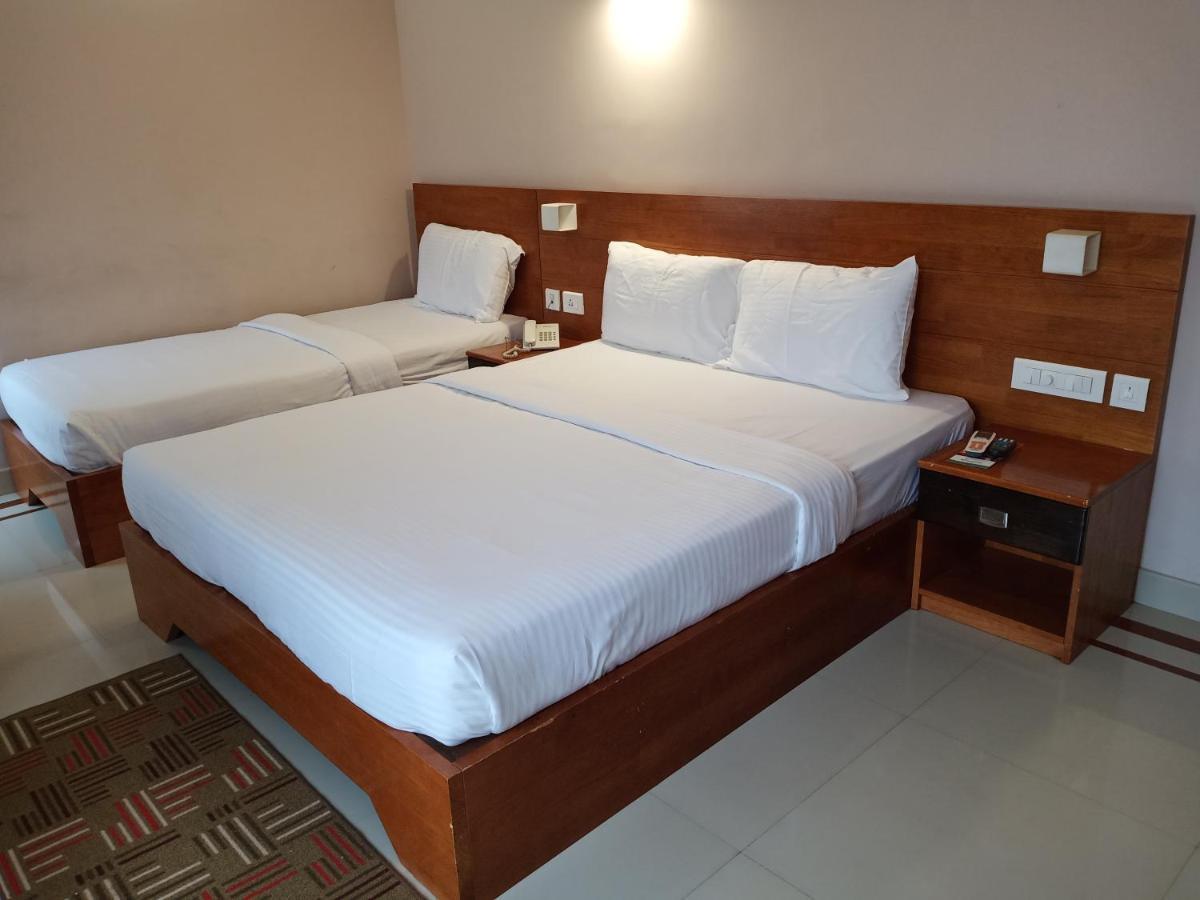 Devanganam Residency Hotel Guruvāyūr Exterior foto